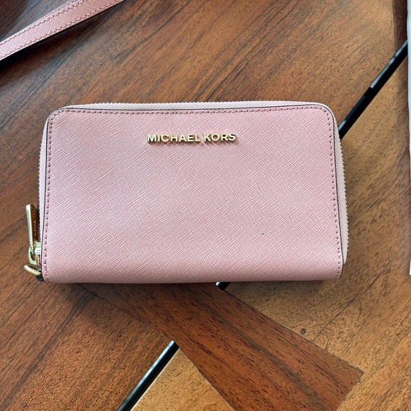 Michael Kors Blush Pink Satchel with Gold Studs with wallet - Picture 2 of 7